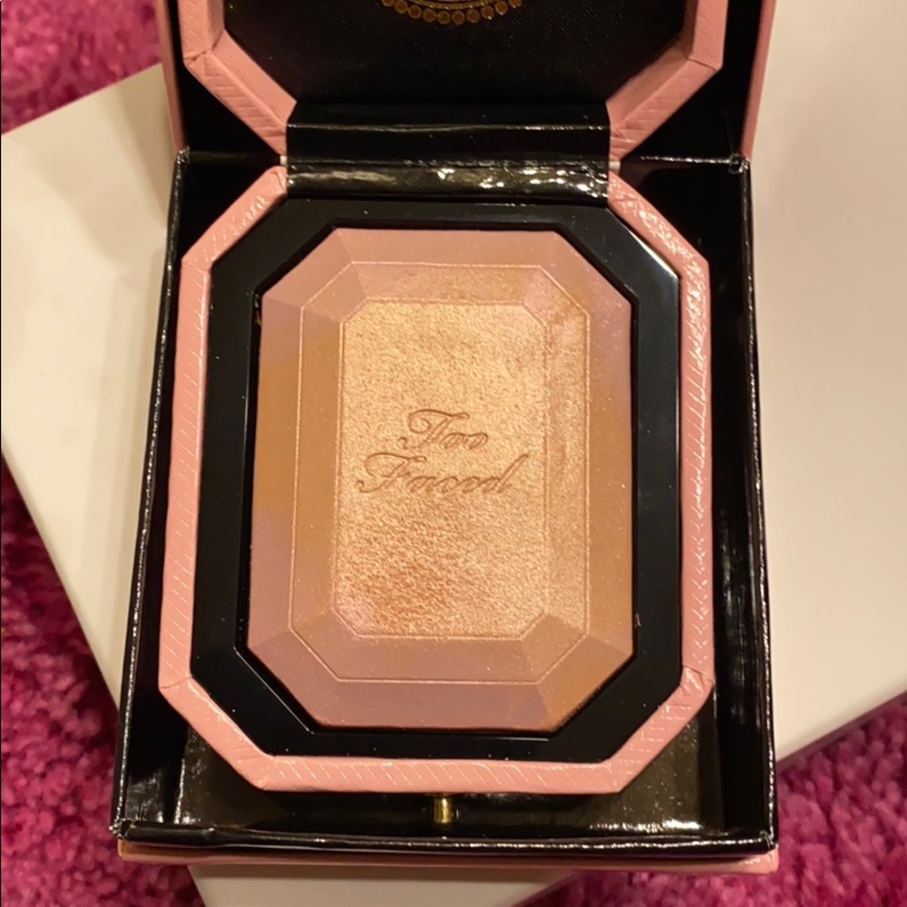Too faced highlighter